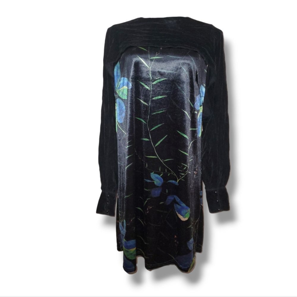 Long sleeve black velvet mini dreas